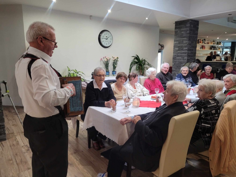 Mesiac úcty k starším 2013