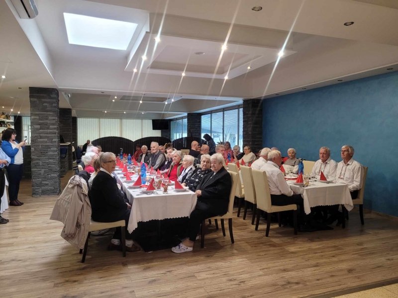 Mesiac úcty k starším 2013