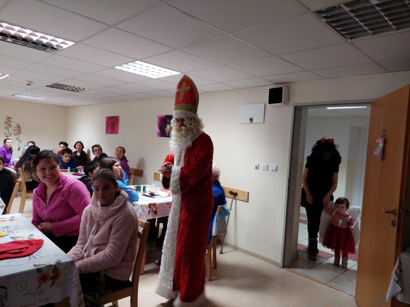 Podaj rúčku ukážem ti svet