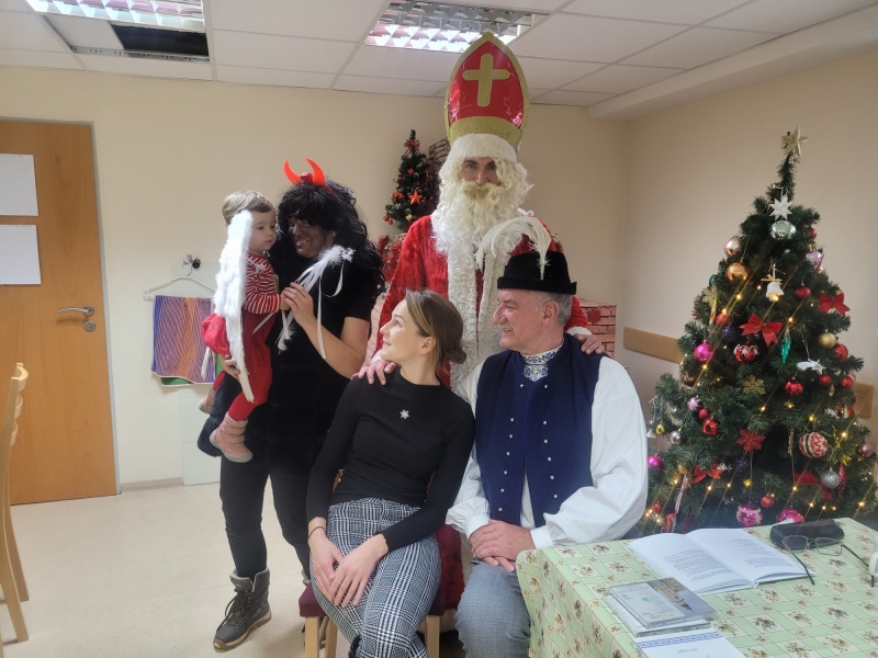 Podaj rúčku ukážem ti svet