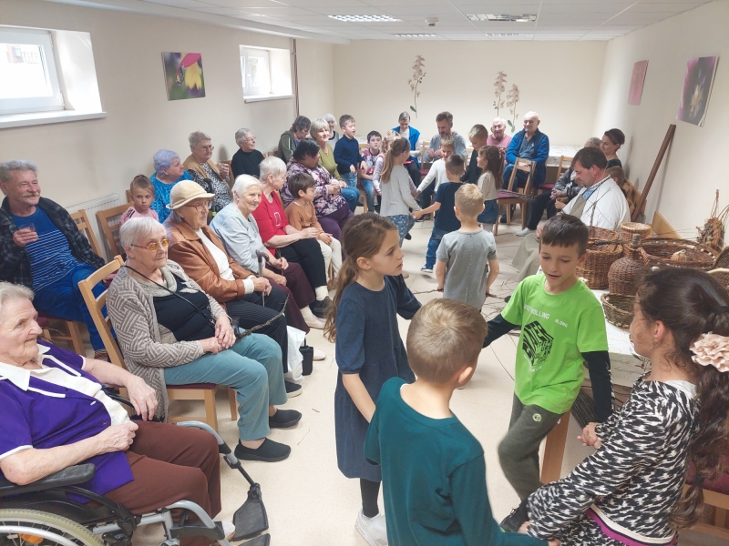 Podaj rúčku ukážem ti svet - úcta k starším 