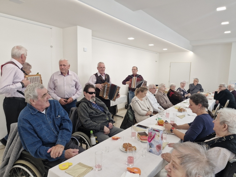 Október mesiac úcty k starším 2025